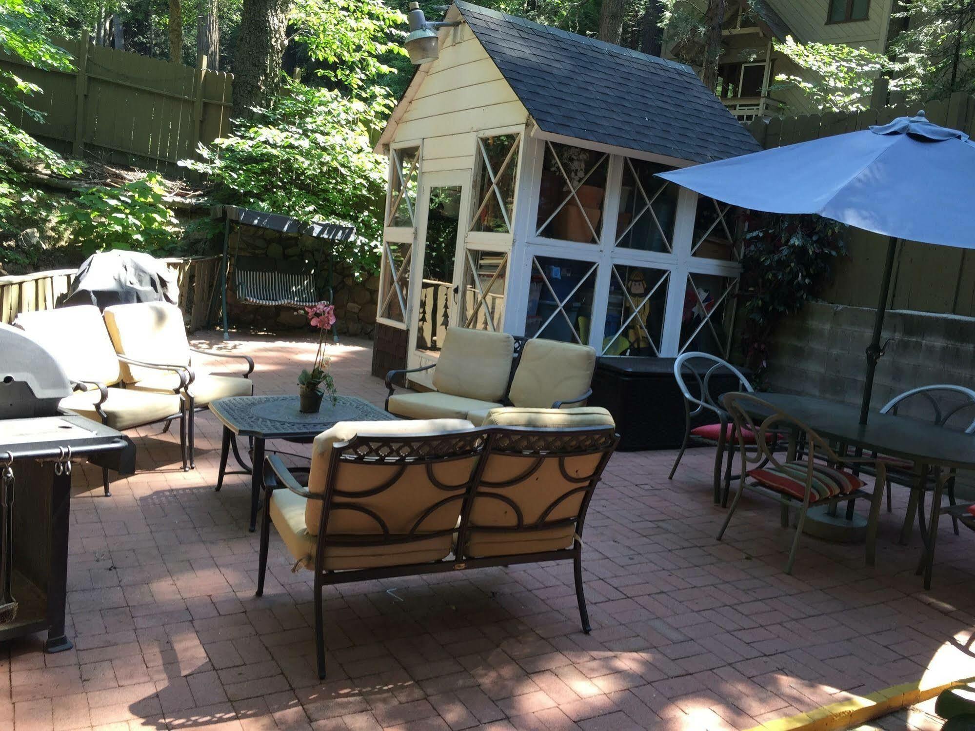 Arrowhead Tree Top Lodge レイク・アローヘッド エクステリア 写真