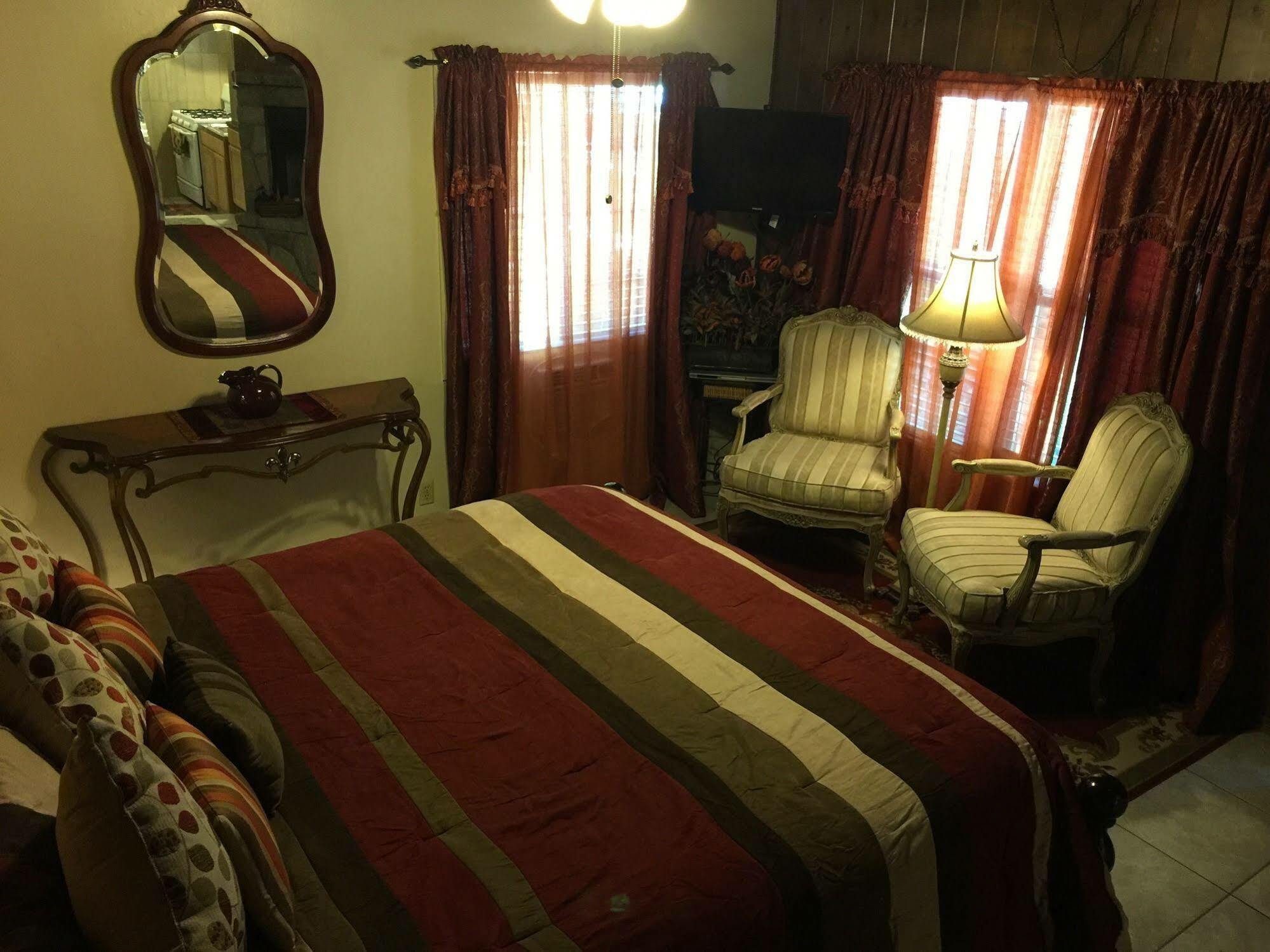 Arrowhead Tree Top Lodge レイク・アローヘッド エクステリア 写真