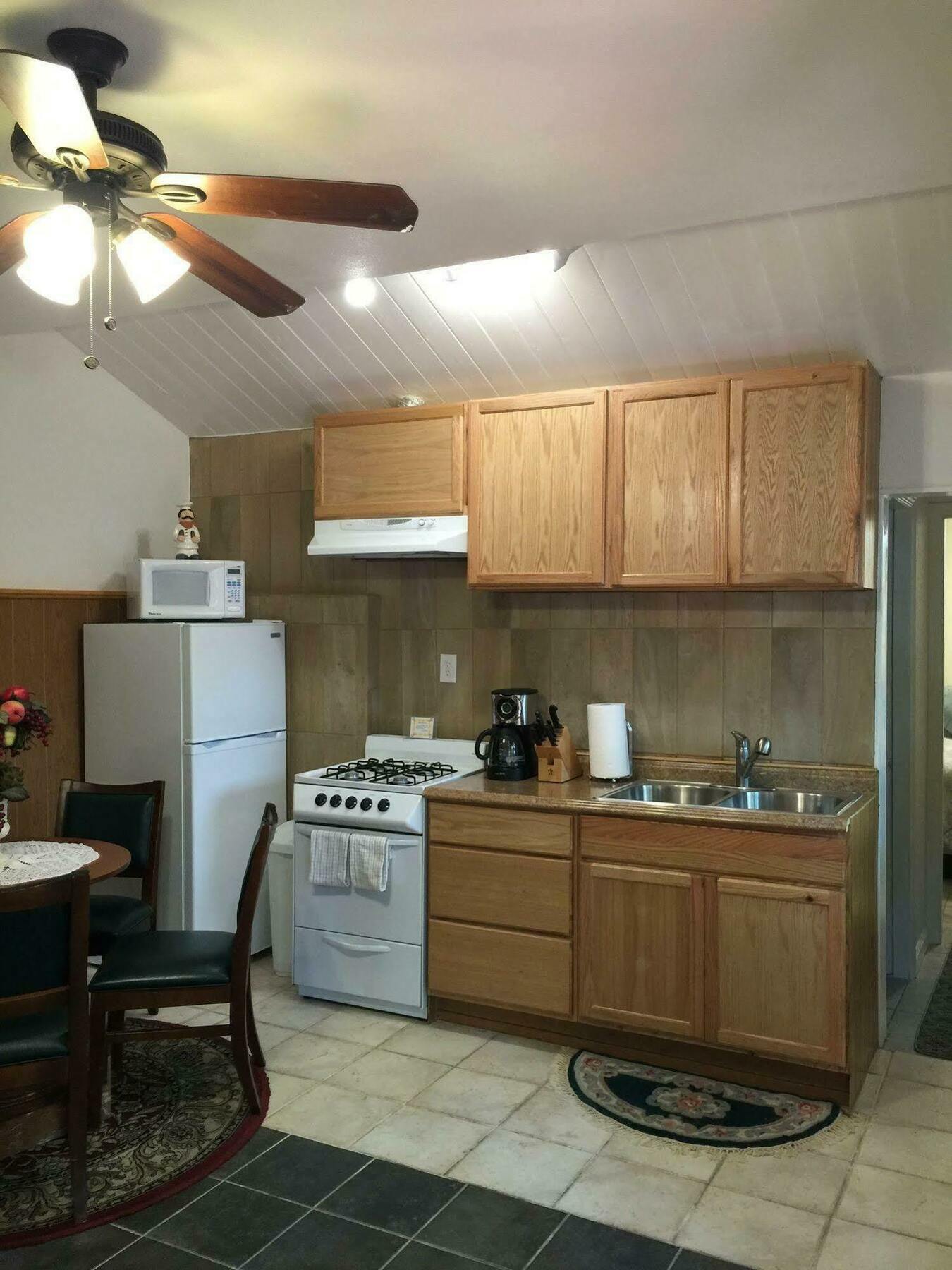 Arrowhead Tree Top Lodge レイク・アローヘッド エクステリア 写真