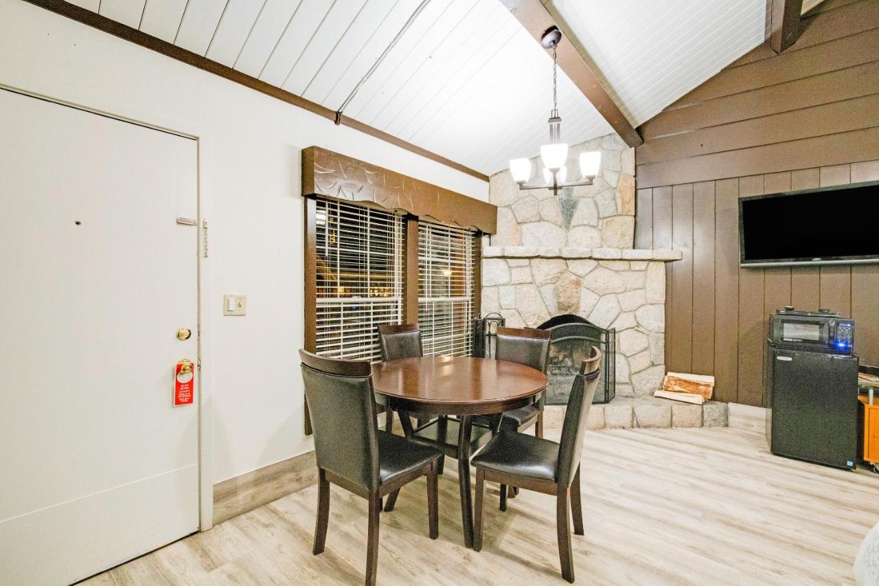 Arrowhead Tree Top Lodge レイク・アローヘッド エクステリア 写真