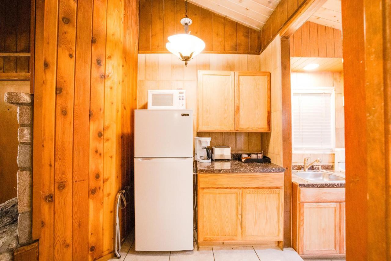Arrowhead Tree Top Lodge レイク・アローヘッド エクステリア 写真
