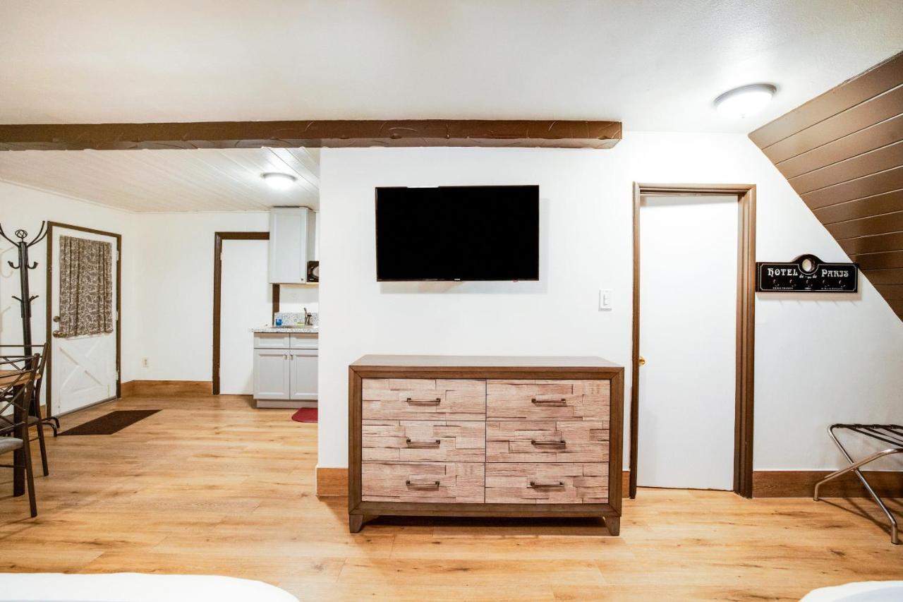 Arrowhead Tree Top Lodge レイク・アローヘッド エクステリア 写真