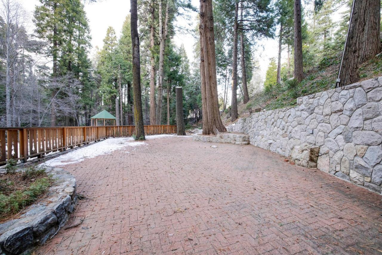 Arrowhead Tree Top Lodge レイク・アローヘッド エクステリア 写真
