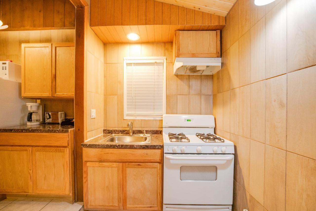Arrowhead Tree Top Lodge レイク・アローヘッド エクステリア 写真
