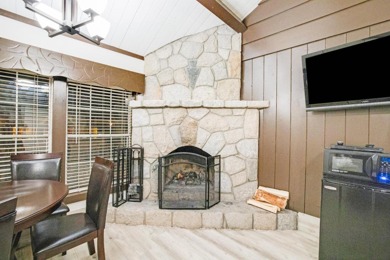 Arrowhead Tree Top Lodge レイク・アローヘッド エクステリア 写真